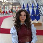 Traduttrice specializzata con esperienza nell'insegnamento, offro lezioni private e personalizzate di inglese e francese